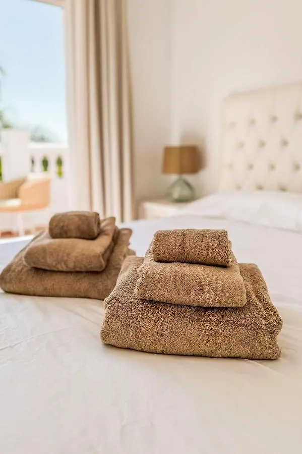 Arcadia - Avenida 28 De Las Adelfas 29680 Estepona, Malaga 0*, エステポナ